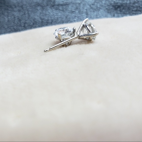 Meet your Posher, Aly - Picture 3 of 5